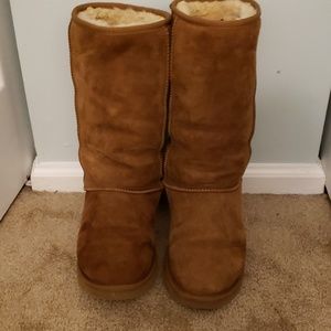 Ugg boots. Size 8. Good condition! Lots of life!